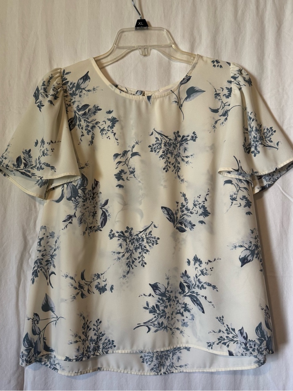 LC Lauren Conrad Blue Floral Short‑Sleeve Blouse – Women’s Large